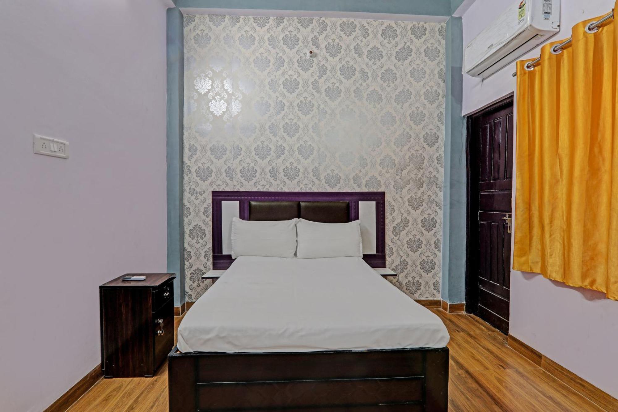 Oyo Hotel Crown Lucknow Eksteriør billede