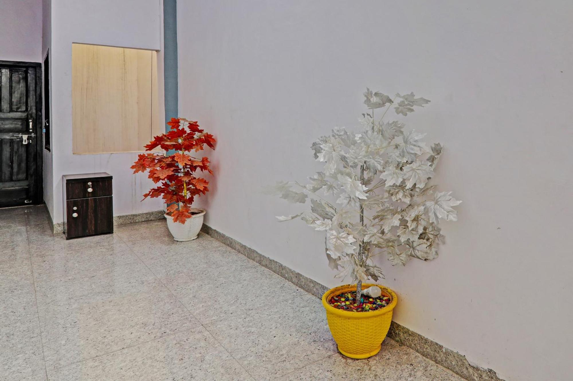 Oyo Hotel Crown Lucknow Eksteriør billede