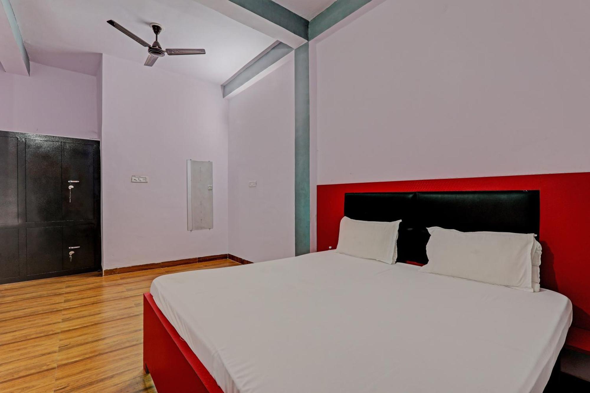 Oyo Hotel Crown Lucknow Eksteriør billede