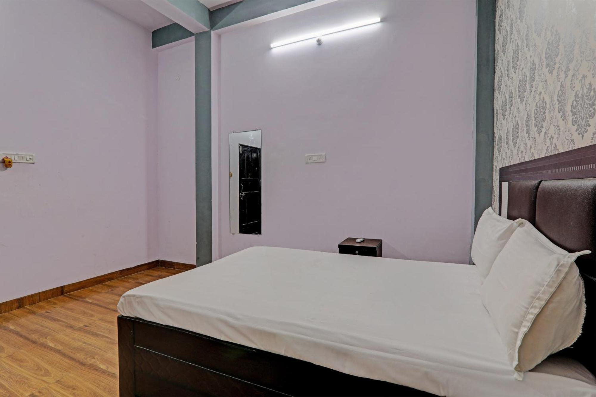 Oyo Hotel Crown Lucknow Eksteriør billede