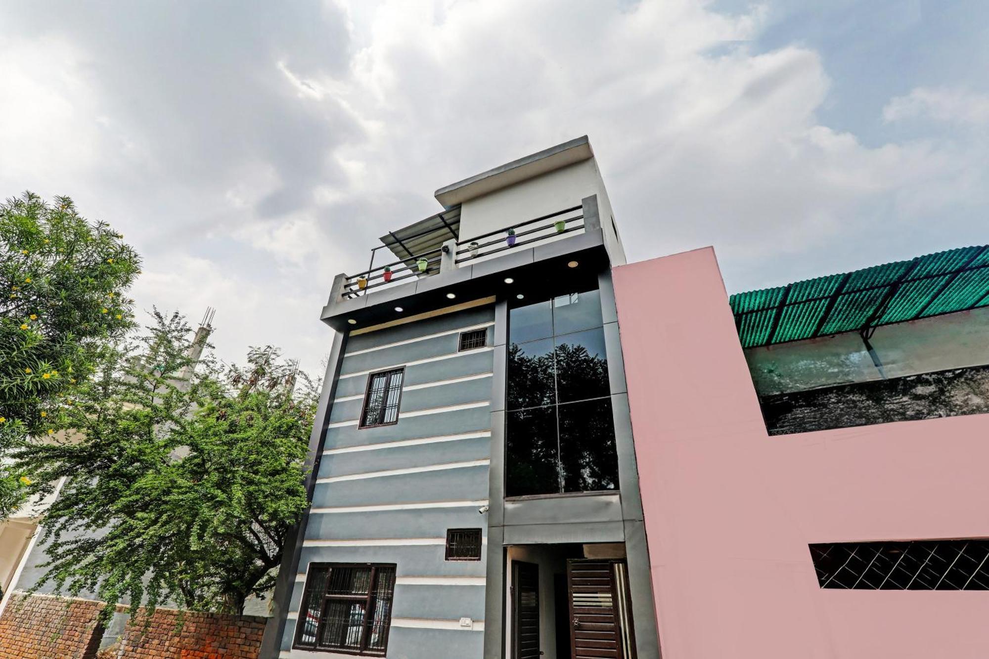 Oyo Hotel Crown Lucknow Eksteriør billede