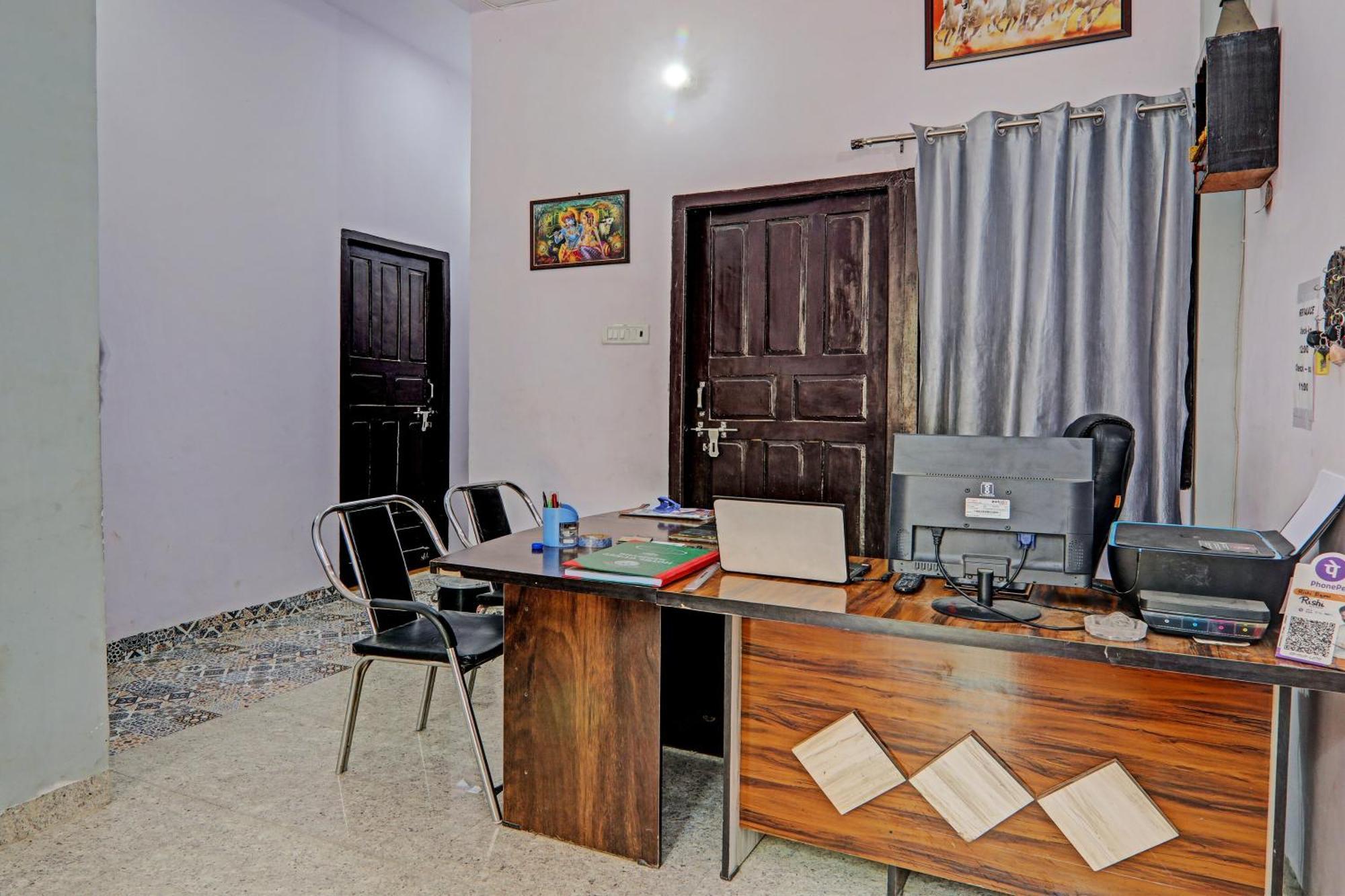 Oyo Hotel Crown Lucknow Eksteriør billede