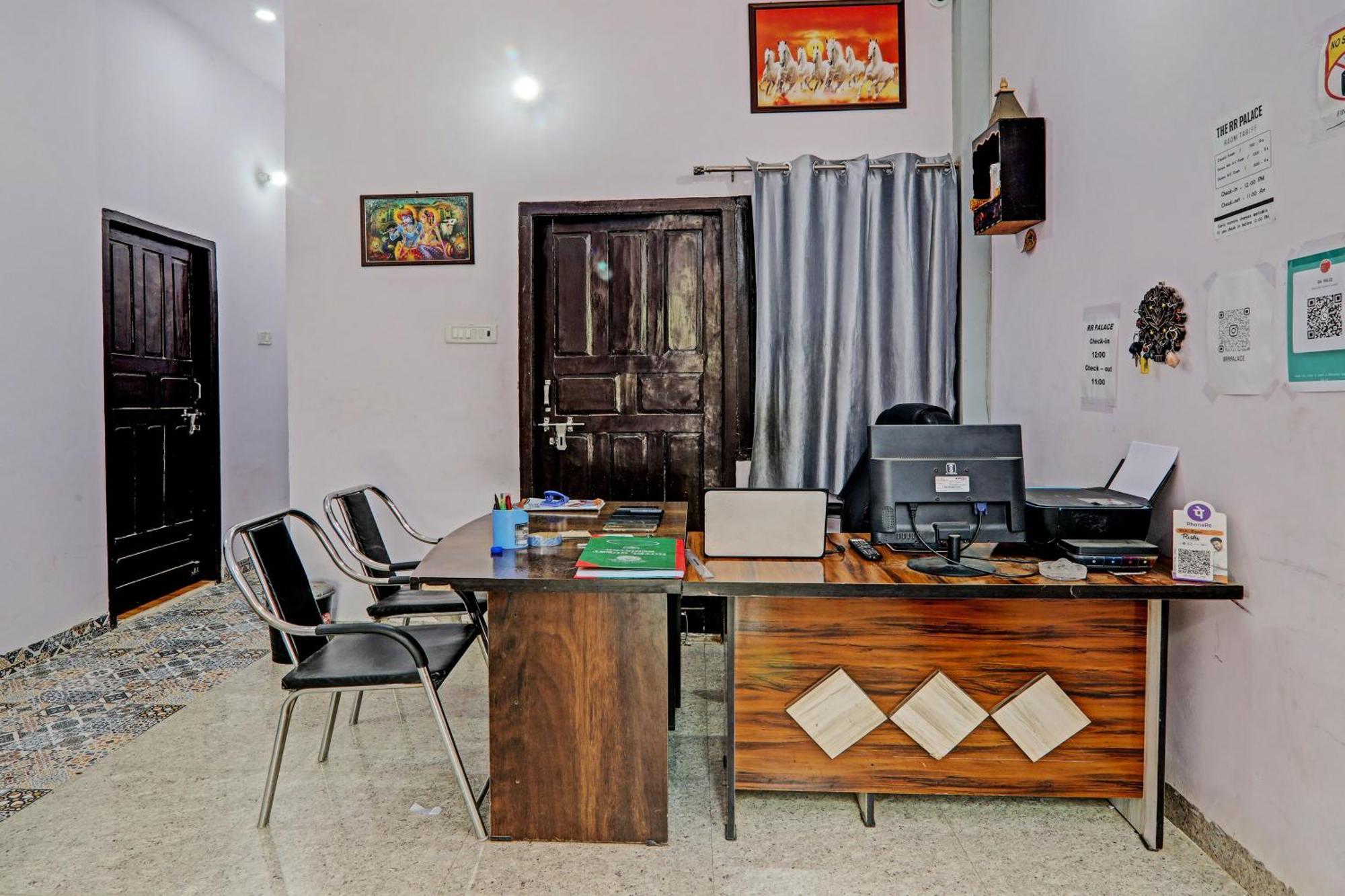Oyo Hotel Crown Lucknow Eksteriør billede